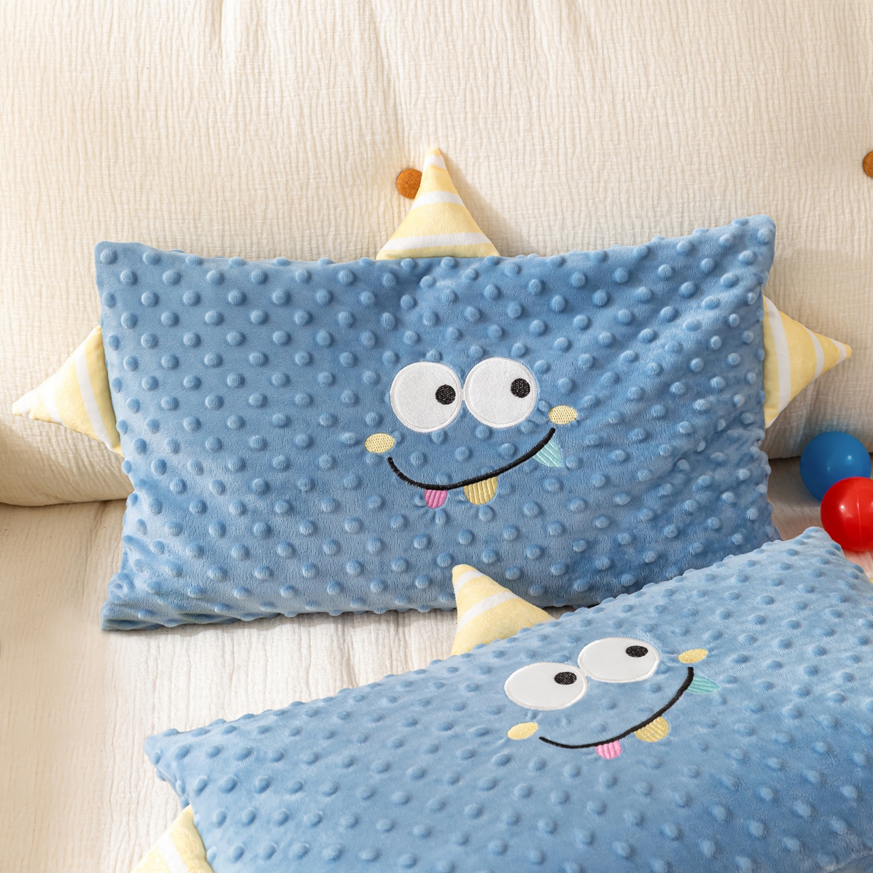 91家纺网 家纺一手货源 找家纺 织布人 2025新款枕芯豆豆绒小怪兽卡通儿童枕学生枕开学季宿舍枕头枕芯 豆豆绒太空枕-小怪兽蓝色 30x50cm/只