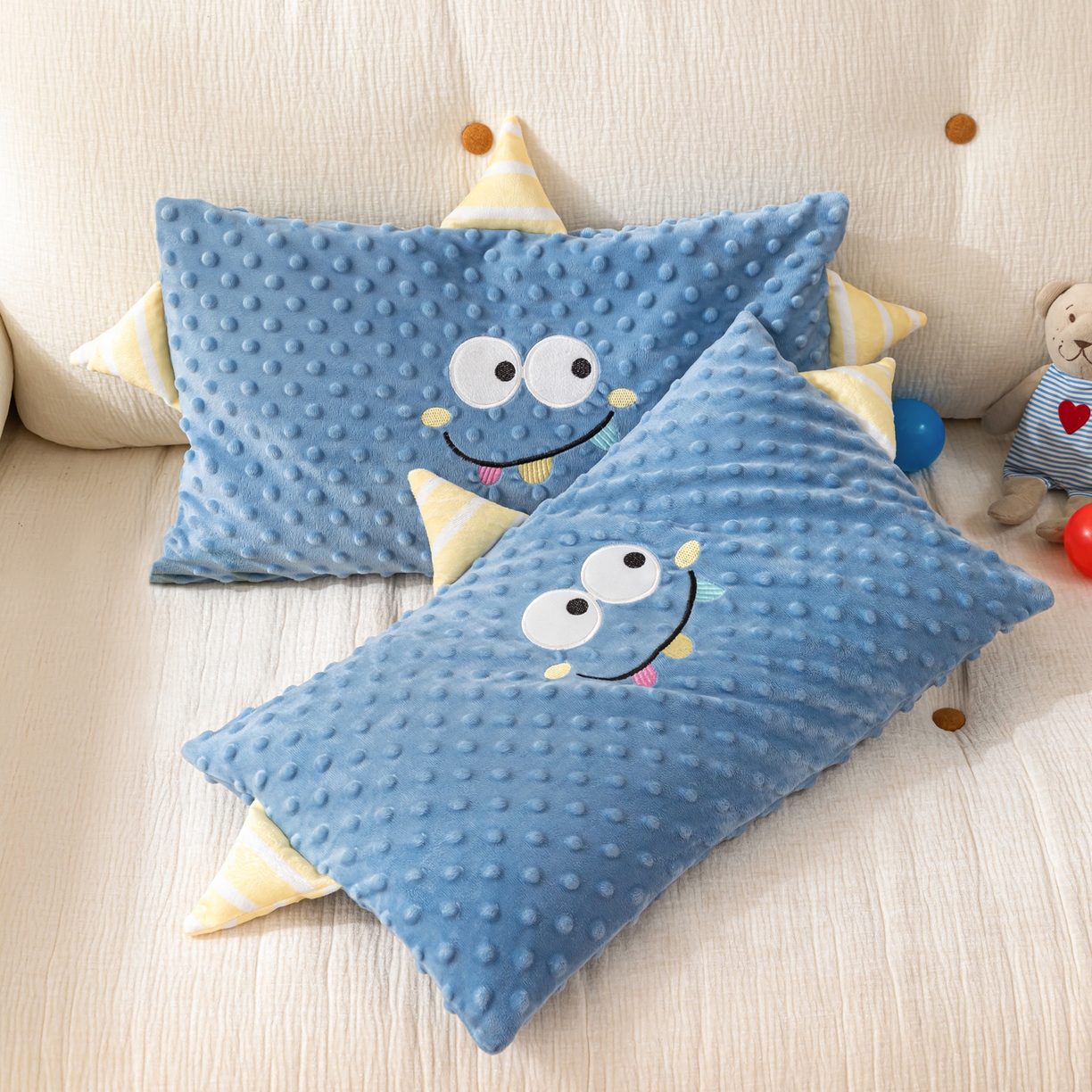91家纺网 家纺一手货源 找家纺 织布人 2025新款枕芯豆豆绒小怪兽卡通儿童枕学生枕开学季宿舍枕头枕芯 豆豆绒太空枕-小怪兽蓝色 30x50cm/只