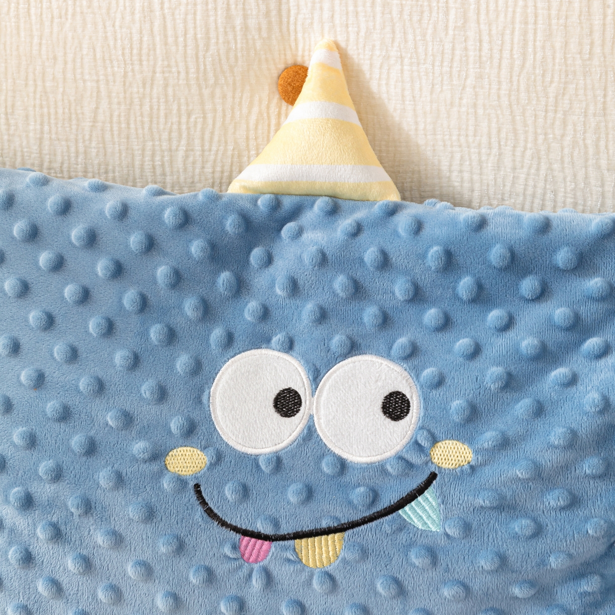 91家纺网 家纺一手货源 找家纺 织布人 2025新款枕芯豆豆绒小怪兽卡通儿童枕学生枕开学季宿舍枕头枕芯 豆豆绒太空枕-小怪兽蓝色 30x50cm/只