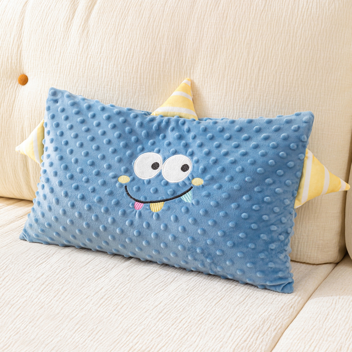 91家纺网 家纺一手货源 找家纺 织布人 2025新款枕芯豆豆绒小怪兽卡通儿童枕学生枕开学季宿舍枕头枕芯 豆豆绒太空枕-小怪兽蓝色 30x50cm/只