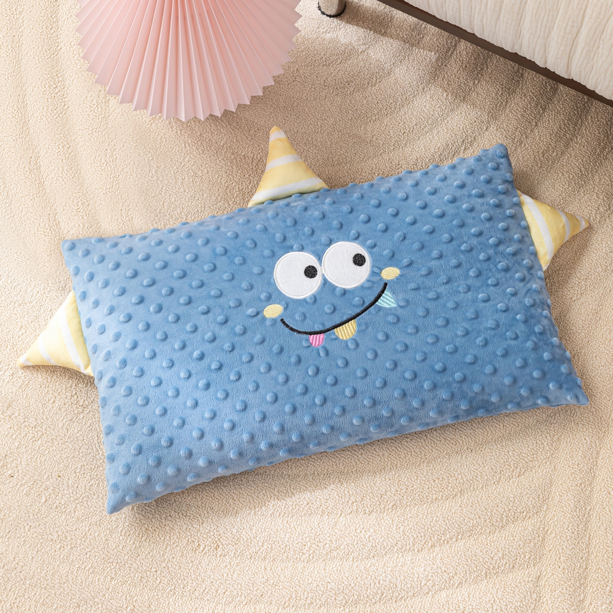 91家纺网 家纺一手货源 找家纺 织布人 2025新款枕芯豆豆绒小怪兽卡通儿童枕学生枕开学季宿舍枕头枕芯 豆豆绒太空枕-小怪兽蓝色 30x50cm/只