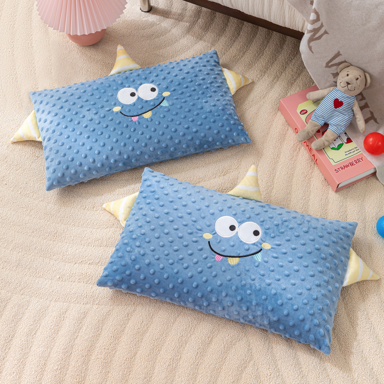 91家纺网 家纺一手货源 找家纺 织布人 2025新款枕芯豆豆绒小怪兽卡通儿童枕学生枕开学季宿舍枕头枕芯 豆豆绒太空枕-小怪兽蓝色 30x50cm/只