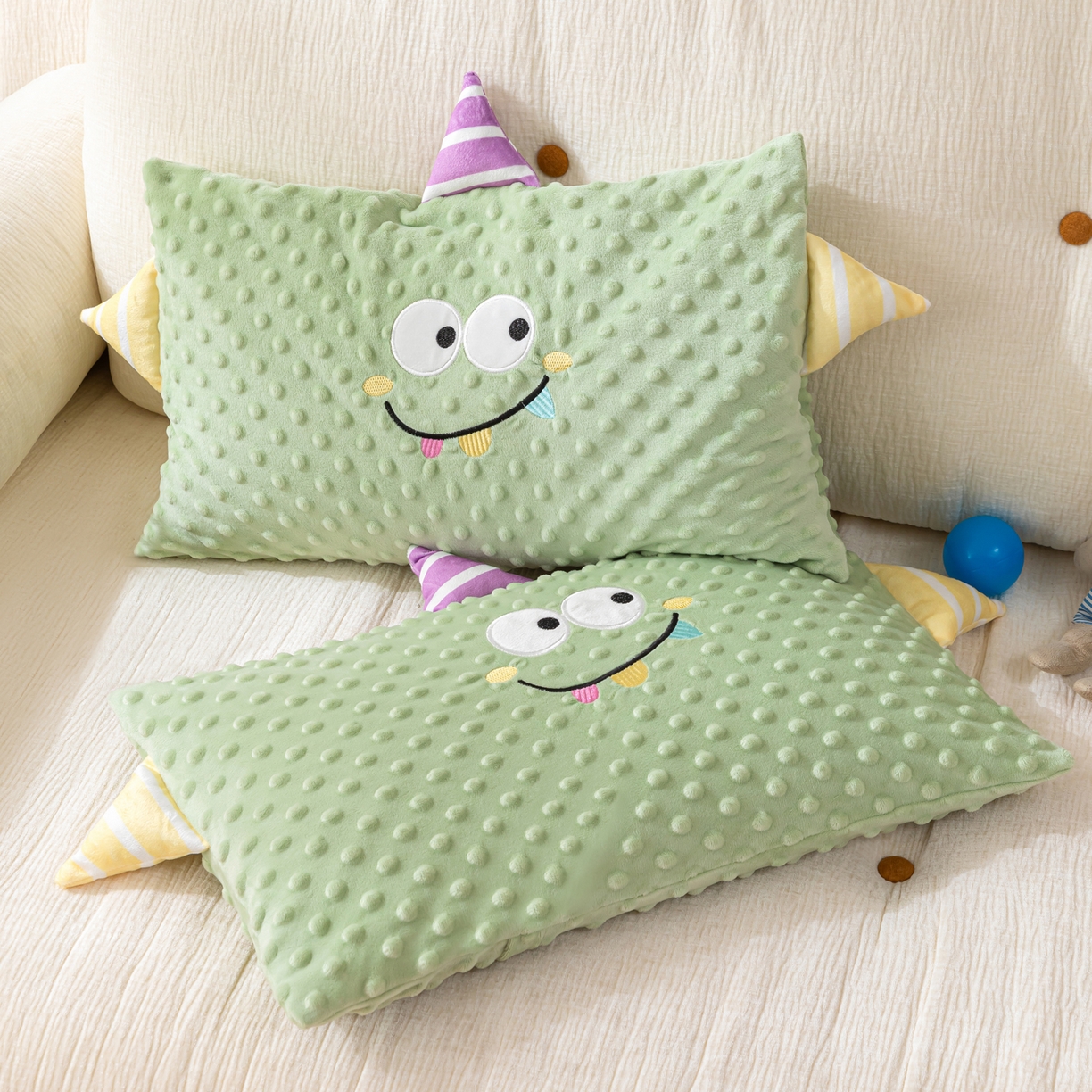 91家纺网 家纺一手货源 找家纺 织布人 2025新款枕芯豆豆绒小怪兽卡通儿童枕学生枕开学季宿舍枕头枕芯 豆豆绒太空枕-小怪兽绿色 30x50cm/只