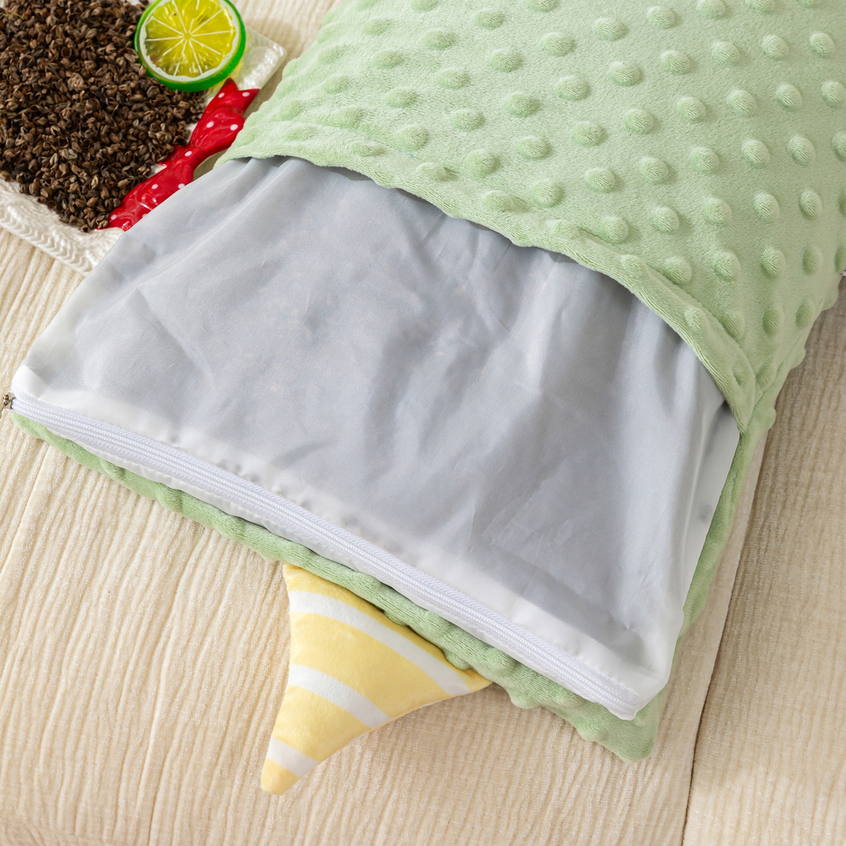 91家纺网 家纺一手货源 找家纺 织布人 2025新款枕芯豆豆绒小怪兽卡通儿童枕学生枕开学季宿舍枕头枕芯 豆豆绒太空枕-小怪兽绿色 30x50cm/只