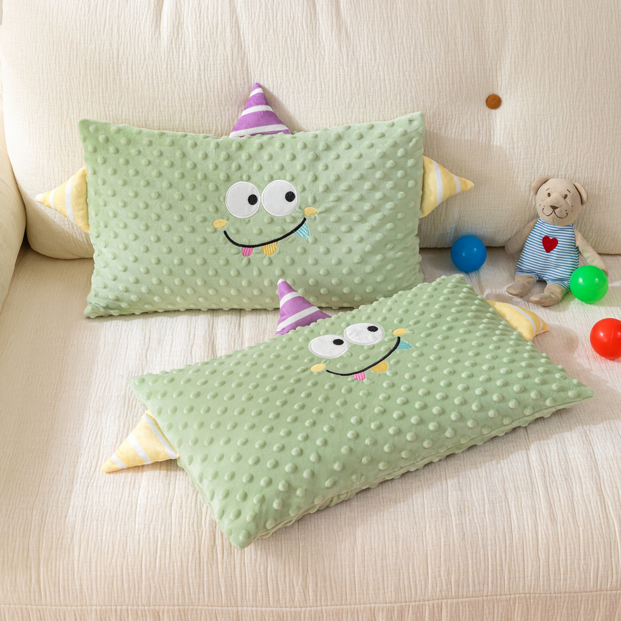 91家纺网 家纺一手货源 找家纺 织布人 2025新款枕芯豆豆绒小怪兽卡通儿童枕学生枕开学季宿舍枕头枕芯 豆豆绒太空枕-小怪兽绿色 30x50cm/只