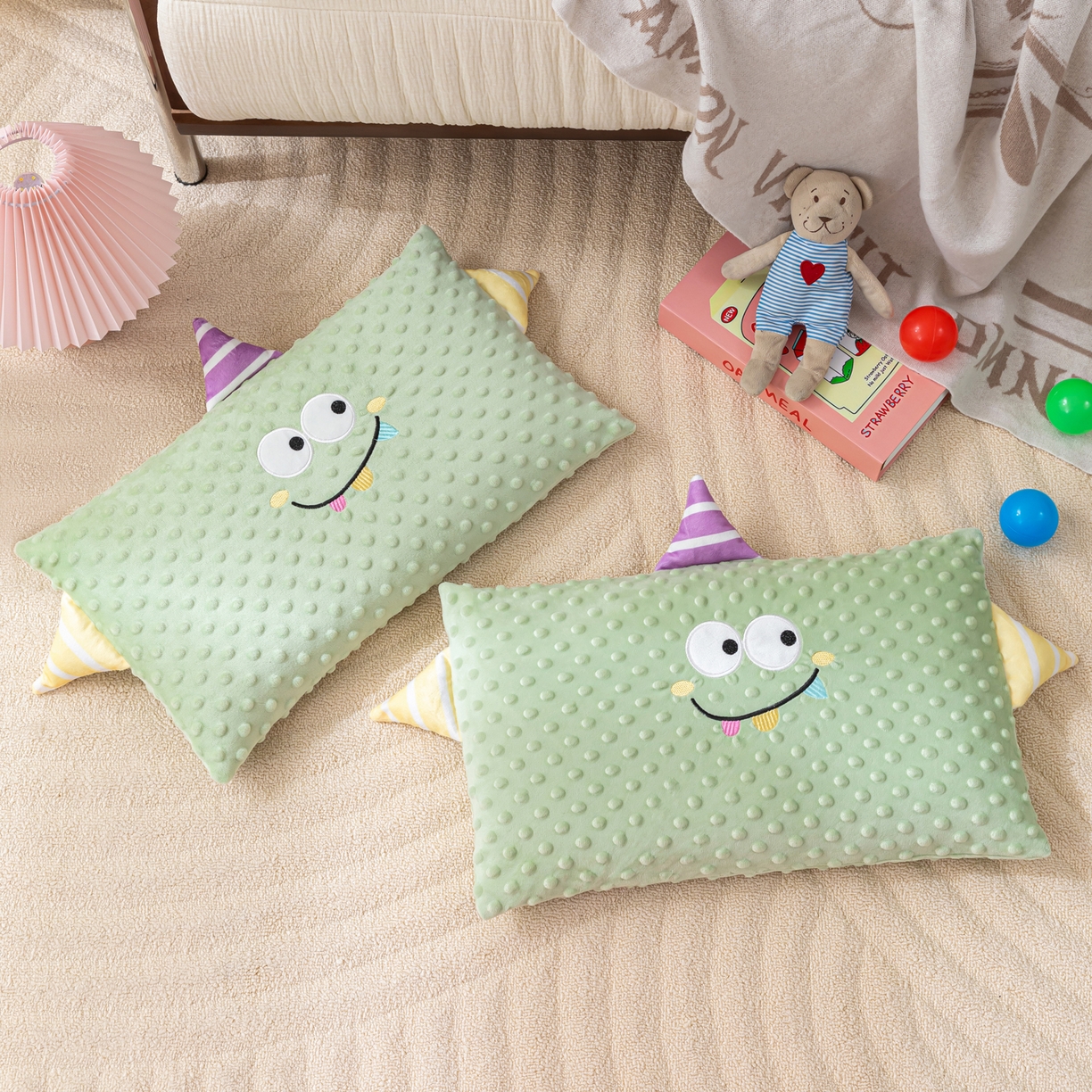 91家纺网 家纺一手货源 找家纺 织布人 2025新款枕芯豆豆绒小怪兽卡通儿童枕学生枕开学季宿舍枕头枕芯 豆豆绒太空枕-小怪兽绿色 30x50cm/只