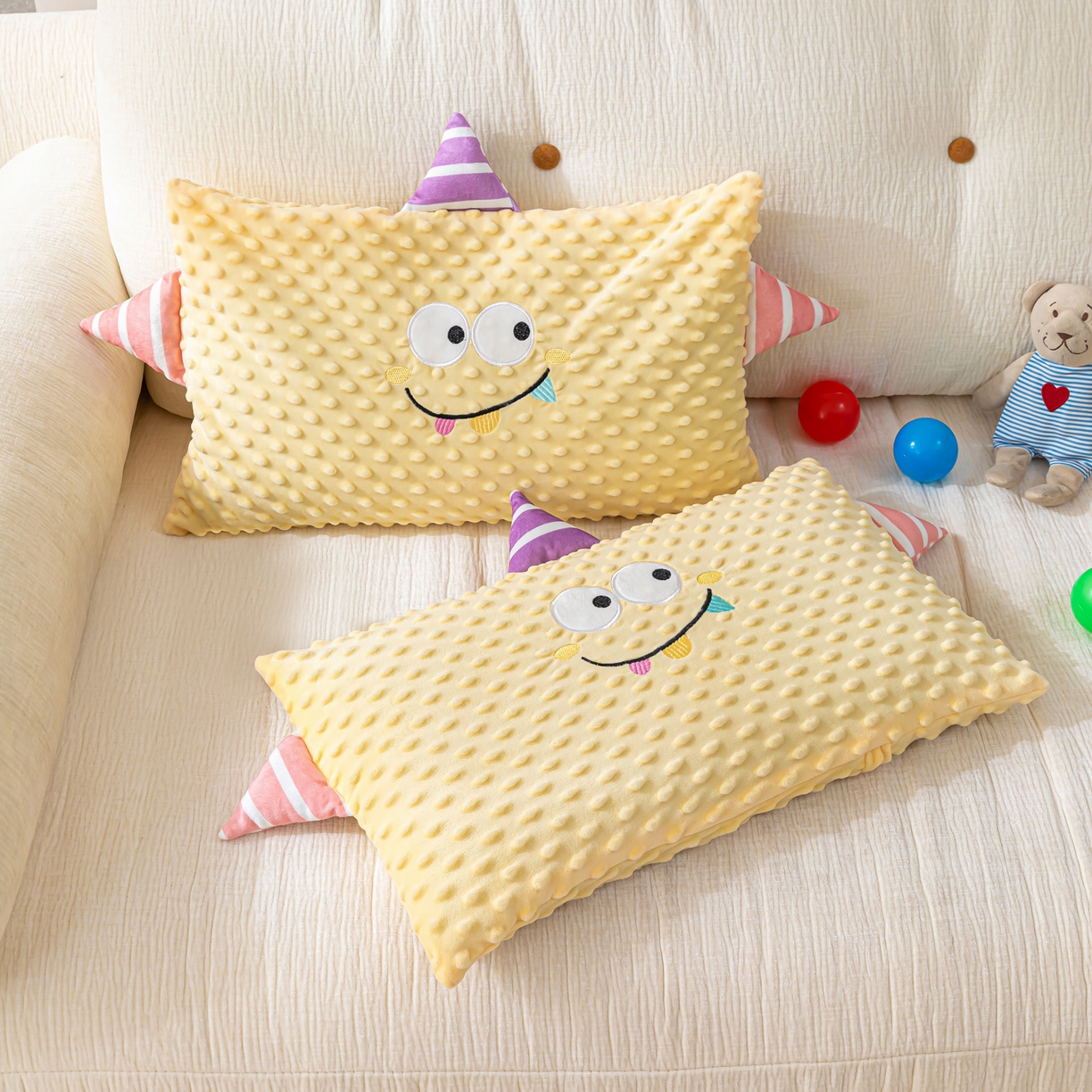 91家纺网 家纺一手货源 找家纺 织布人 2025新款枕芯豆豆绒小怪兽卡通儿童枕学生枕开学季宿舍枕头枕芯 豆豆绒太空枕-小怪兽米黄 30x50cm/只