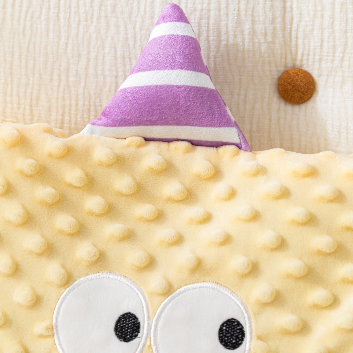 91家纺网 家纺一手货源 找家纺 织布人 2025新款枕芯豆豆绒小怪兽卡通儿童枕学生枕开学季宿舍枕头枕芯 豆豆绒太空枕-小怪兽米黄 30x50cm/只