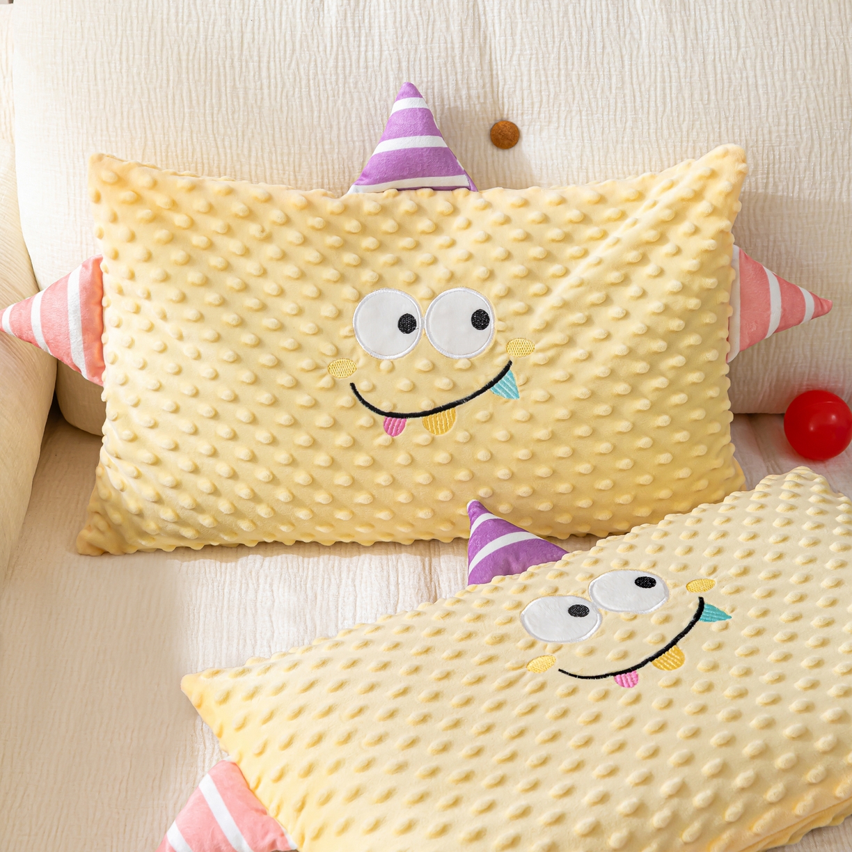 91家纺网 家纺一手货源 找家纺 织布人 2025新款枕芯豆豆绒小怪兽卡通儿童枕学生枕开学季宿舍枕头枕芯 豆豆绒太空枕-小怪兽米黄 30x50cm/只