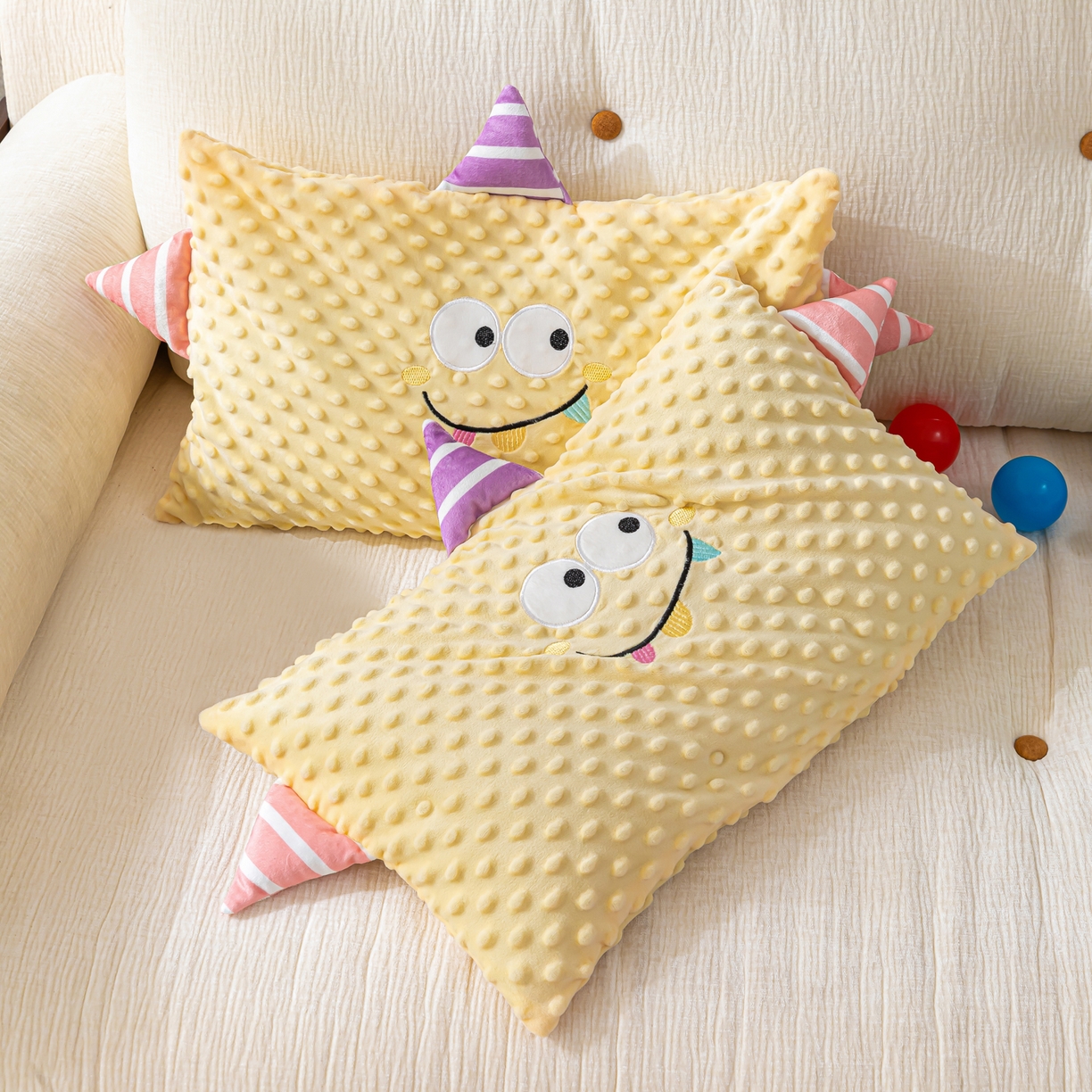 91家纺网 家纺一手货源 找家纺 织布人 2025新款枕芯豆豆绒小怪兽卡通儿童枕学生枕开学季宿舍枕头枕芯 豆豆绒太空枕-小怪兽米黄 30x50cm/只