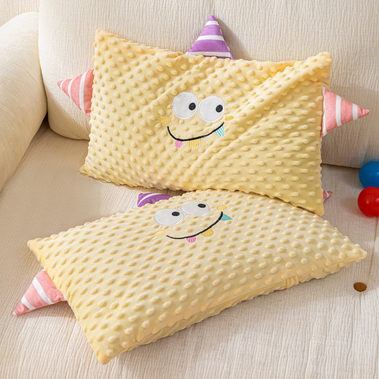 91家纺网 家纺一手货源 找家纺 织布人 2025新款枕芯豆豆绒小怪兽卡通儿童枕学生枕开学季宿舍枕头枕芯 豆豆绒太空枕-小怪兽米黄 30x50cm/只