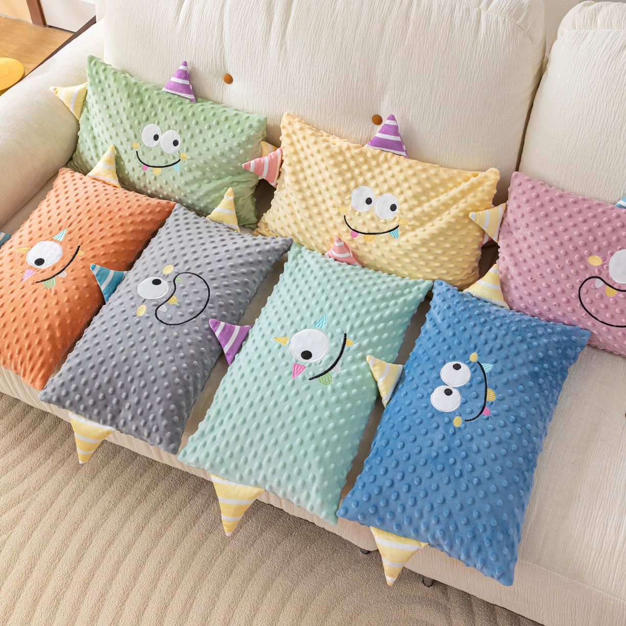 91家纺网 家纺一手货源 找家纺 织布人 2025新款枕芯豆豆绒小怪兽卡通儿童枕学生枕开学季宿舍枕头枕芯 组合图仅供展示不可下单 30x50cm/只