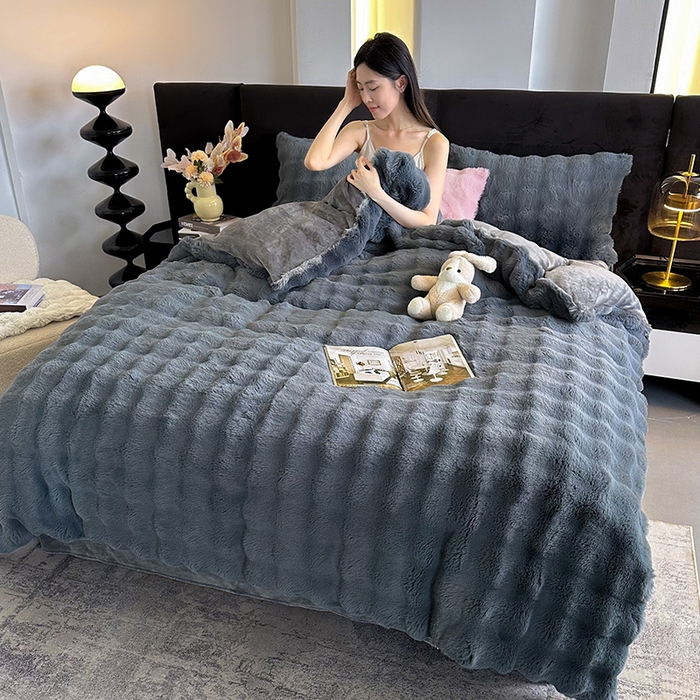 91家纺网 家纺一手货源 找家纺 （总）赢盛家纺 2025新款亲肤舒适纯色泡泡兔兔绒加厚牛奶绒床单款三件套四件套