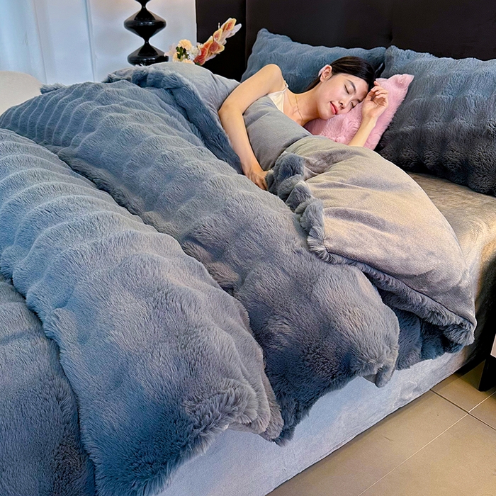 91家纺网 家纺一手货源 找家纺 （总）赢盛家纺 2025新款亲肤舒适纯色泡泡兔兔绒加厚牛奶绒床单款三件套四件套