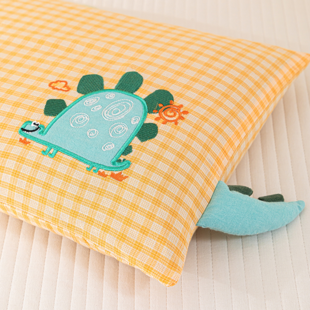 91家纺网 家纺一手货源 找家纺 织布人 2025新款荞麦枕全棉纯棉卡通婴幼儿童荞麦枕头学生枕开学季宿舍枕头枕芯 全棉手提荞麦枕-狂奔的蜗牛 30x50cm/只