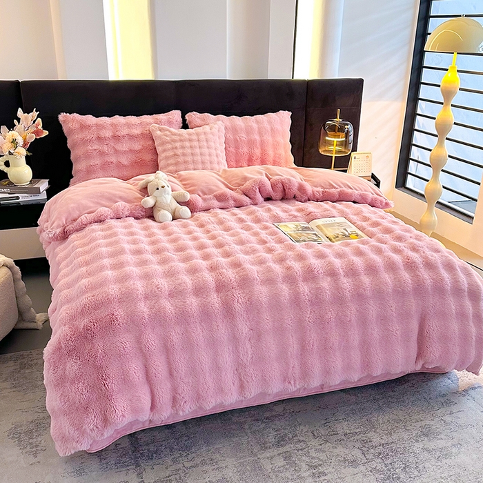 91家纺网 家纺一手货源 找家纺 赢盛家纺 2025新款亲肤舒适纯色泡泡兔兔绒加厚牛奶绒床单款三件套四件套 粉色