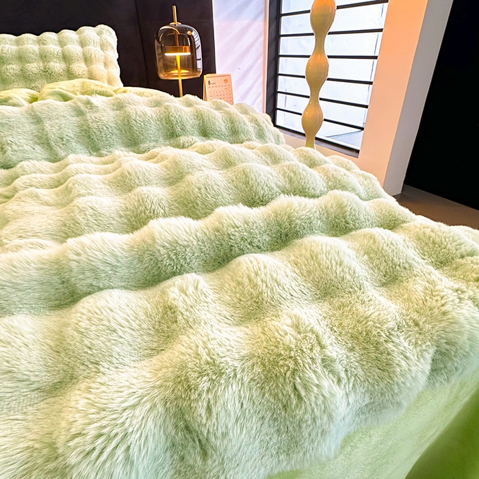 91家纺网 家纺一手货源 找家纺 赢盛家纺 2025新款亲肤舒适纯色泡泡兔兔绒加厚牛奶绒床单款三件套四件套 绿色