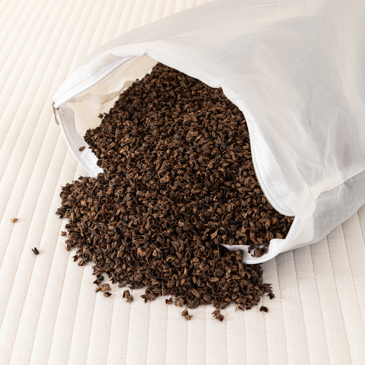 91家纺网 家纺一手货源 找家纺 织布人 2025新款荞麦枕全棉纯棉卡通婴幼儿童荞麦枕头学生枕开学季宿舍枕头枕芯 全棉手提荞麦枕-你好呀 30x50cm/只