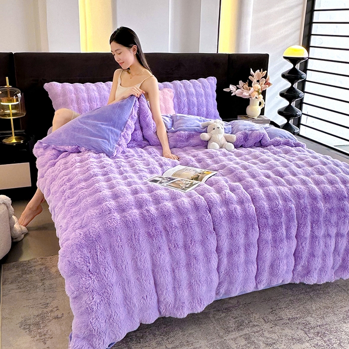 91家纺网 家纺一手货源 找家纺 赢盛家纺 2025新款亲肤舒适纯色泡泡兔兔绒加厚牛奶绒床单款三件套四件套 紫色