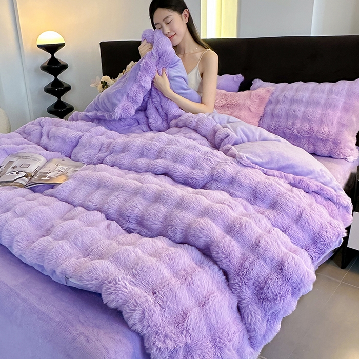 91家纺网 家纺一手货源 找家纺 赢盛家纺 2025新款亲肤舒适纯色泡泡兔兔绒加厚牛奶绒床单款三件套四件套 紫色