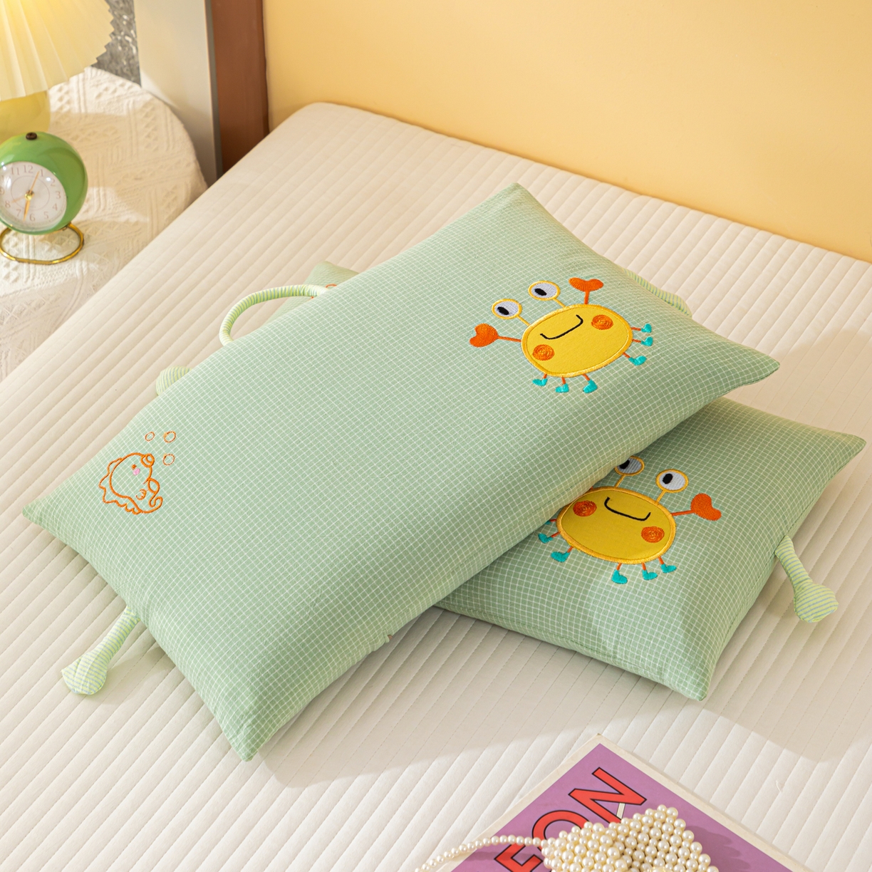 91家纺网 家纺一手货源 找家纺 织布人 2025新款荞麦枕全棉纯棉卡通婴幼儿童荞麦枕头学生枕开学季宿舍枕头枕芯 全棉手提荞麦枕-螃蟹有钳 30x50cm/只