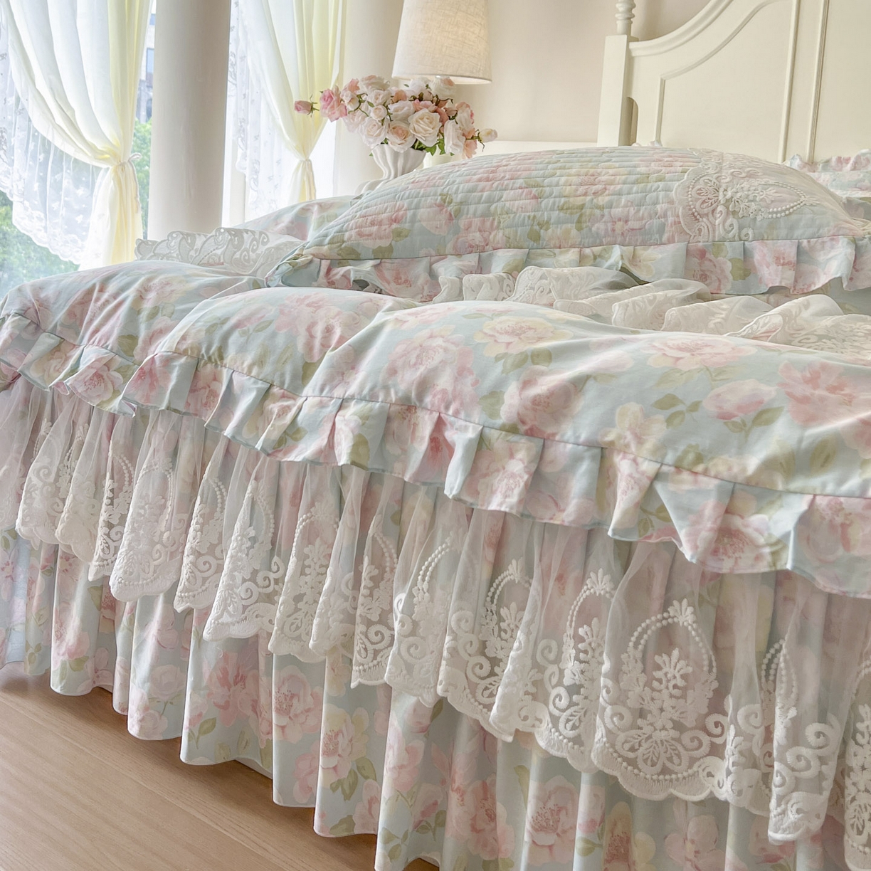 91家纺网 家纺一手货源 找家纺 恋尚2025新款全棉纯棉印花床裙四件套  床裙控价135起！四件套控价260元起！ 梦蔓花姿