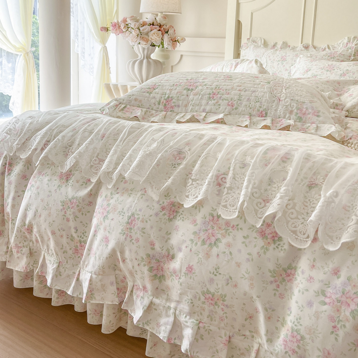 91家纺网 家纺一手货源 找家纺 恋尚2025新款全棉纯棉印花床裙四件套  床裙控价135起！四件套控价260元起！ 花团锦簇