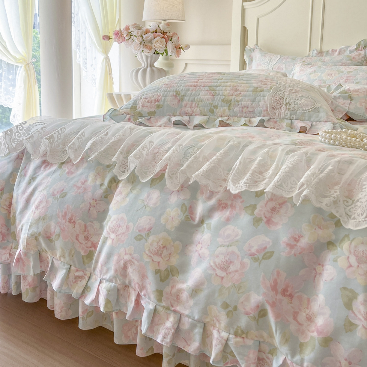 91家纺网 家纺一手货源 找家纺 恋尚2025新款全棉纯棉印花床裙四件套  床裙控价135起！四件套控价260元起！ 梦蔓花姿