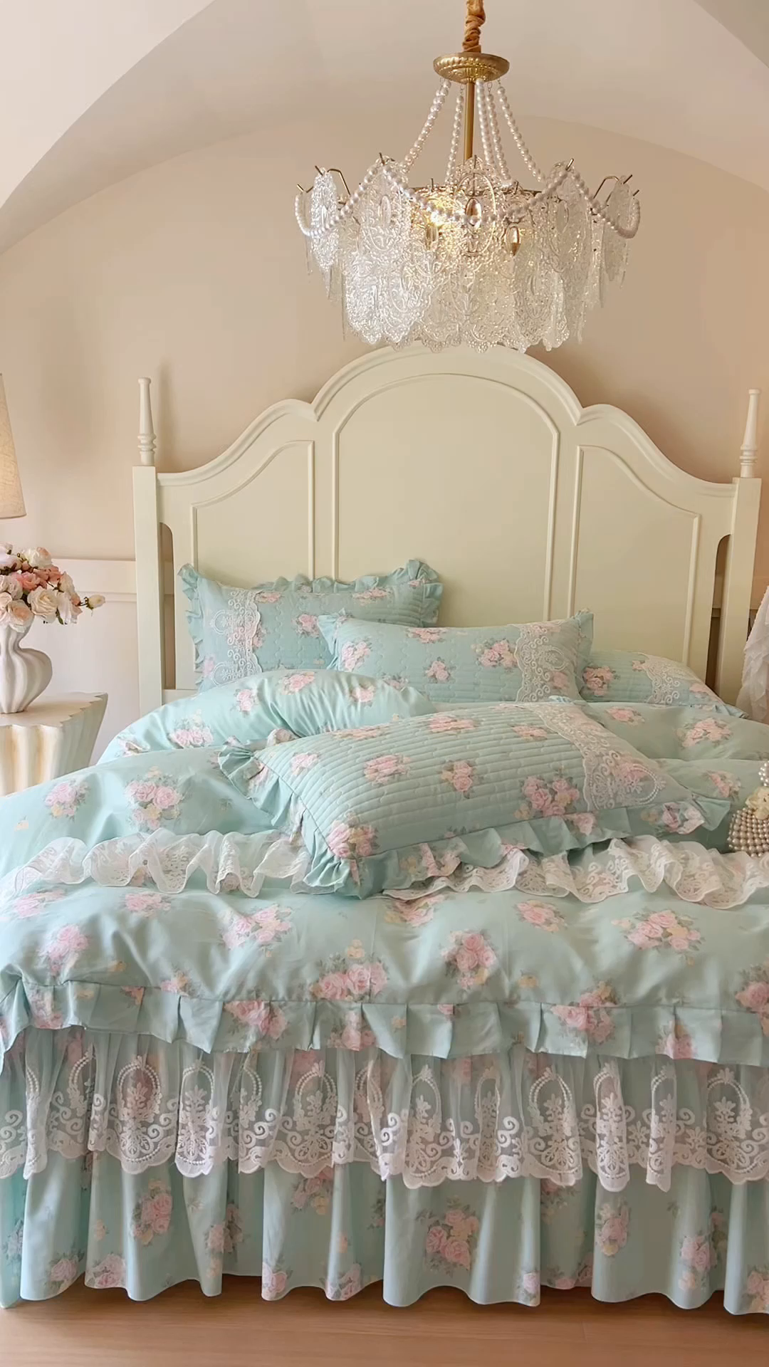 91家纺网 家纺一手货源 找家纺 恋尚2025新款全棉纯棉印花床裙四件套  床裙控价135起！四件套控价260元起！ 花溢满枝