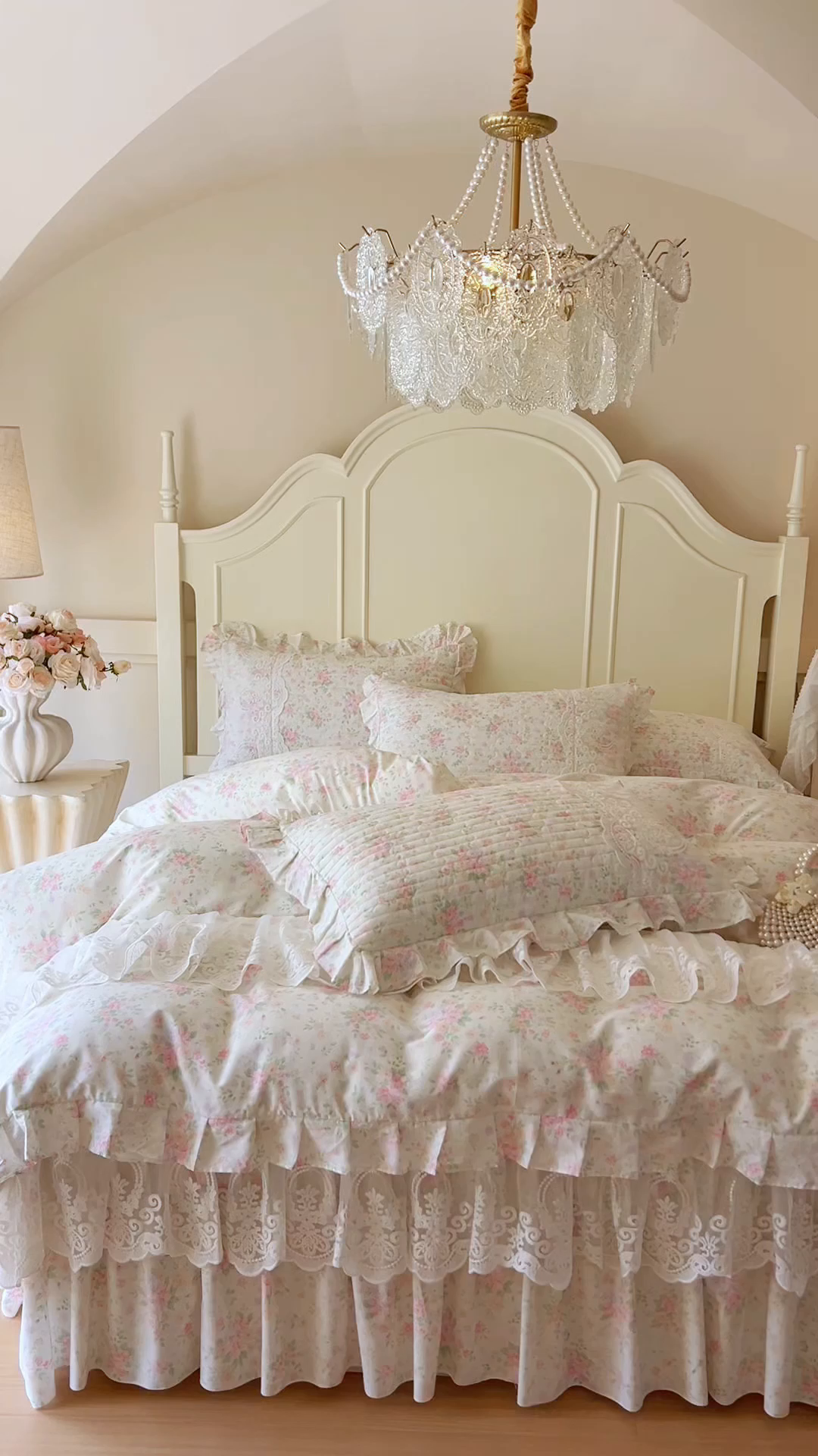 91家纺网 家纺一手货源 找家纺 恋尚2025新款全棉纯棉印花床裙四件套  床裙控价135起！四件套控价260元起！ 花团锦簇