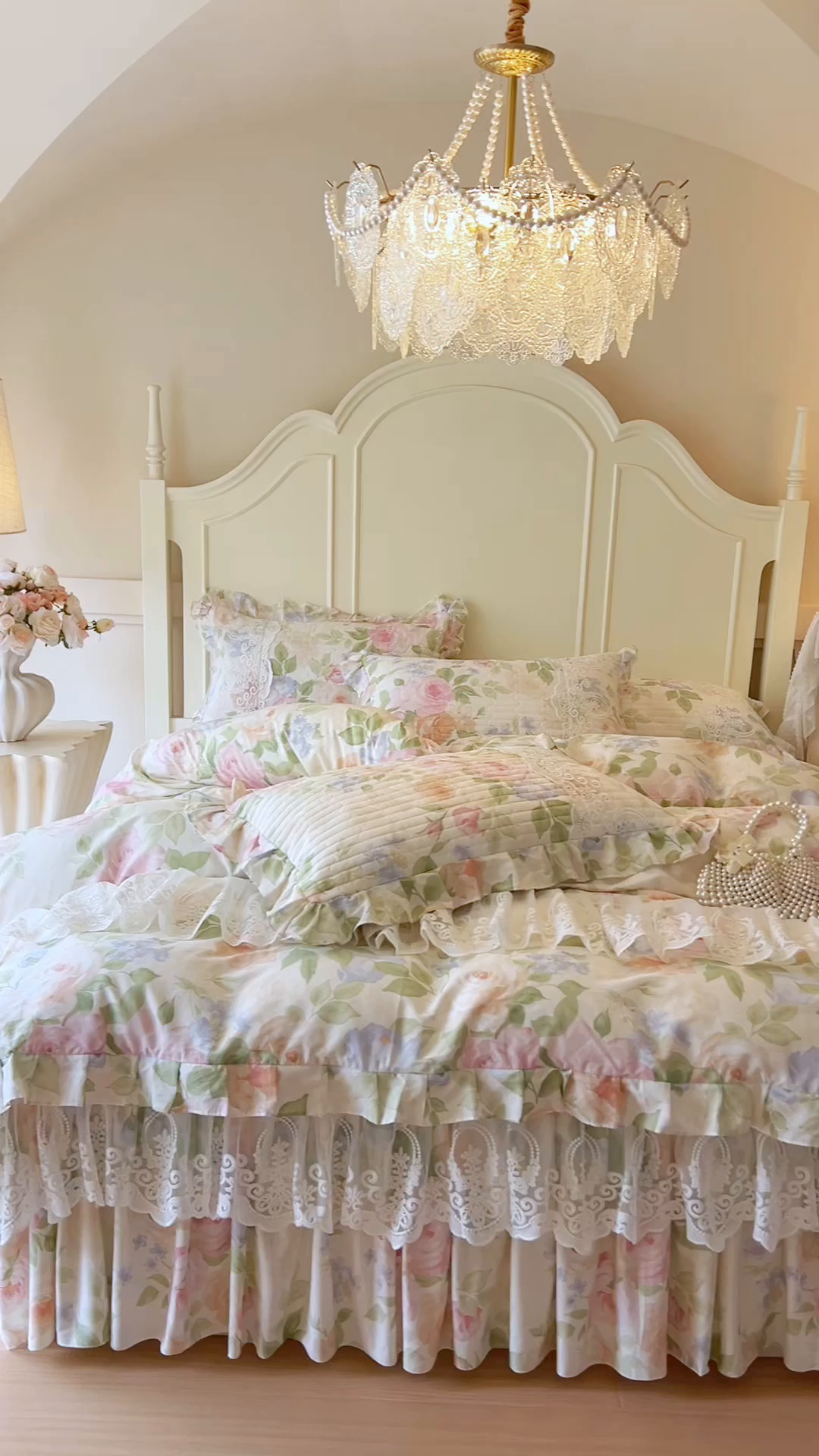 91家纺网 家纺一手货源 找家纺 恋尚2025新款全棉纯棉印花床裙四件套  床裙控价135起！四件套控价260元起！ 浅夏花开