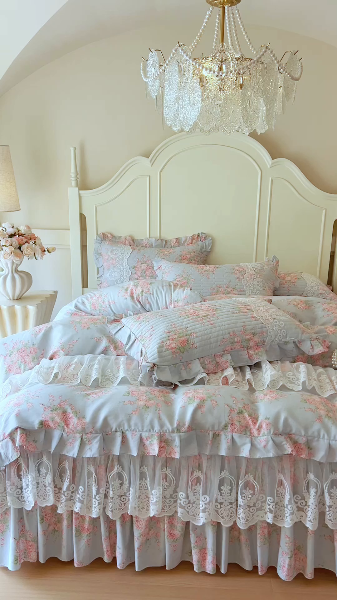 91家纺网 家纺一手货源 找家纺 恋尚2025新款全棉纯棉印花床裙四件套  床裙控价135起！四件套控价260元起！ 欧风花影