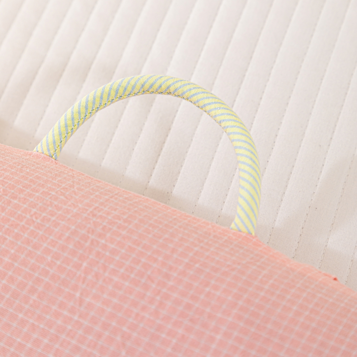 91家纺网 家纺一手货源 找家纺 织布人 2025新款枕芯全棉纯棉手提袋卡通婴幼儿童枕头学生枕开学季宿舍枕头枕芯 全棉卡通手提枕-彩虹飞马 30x50cm/只