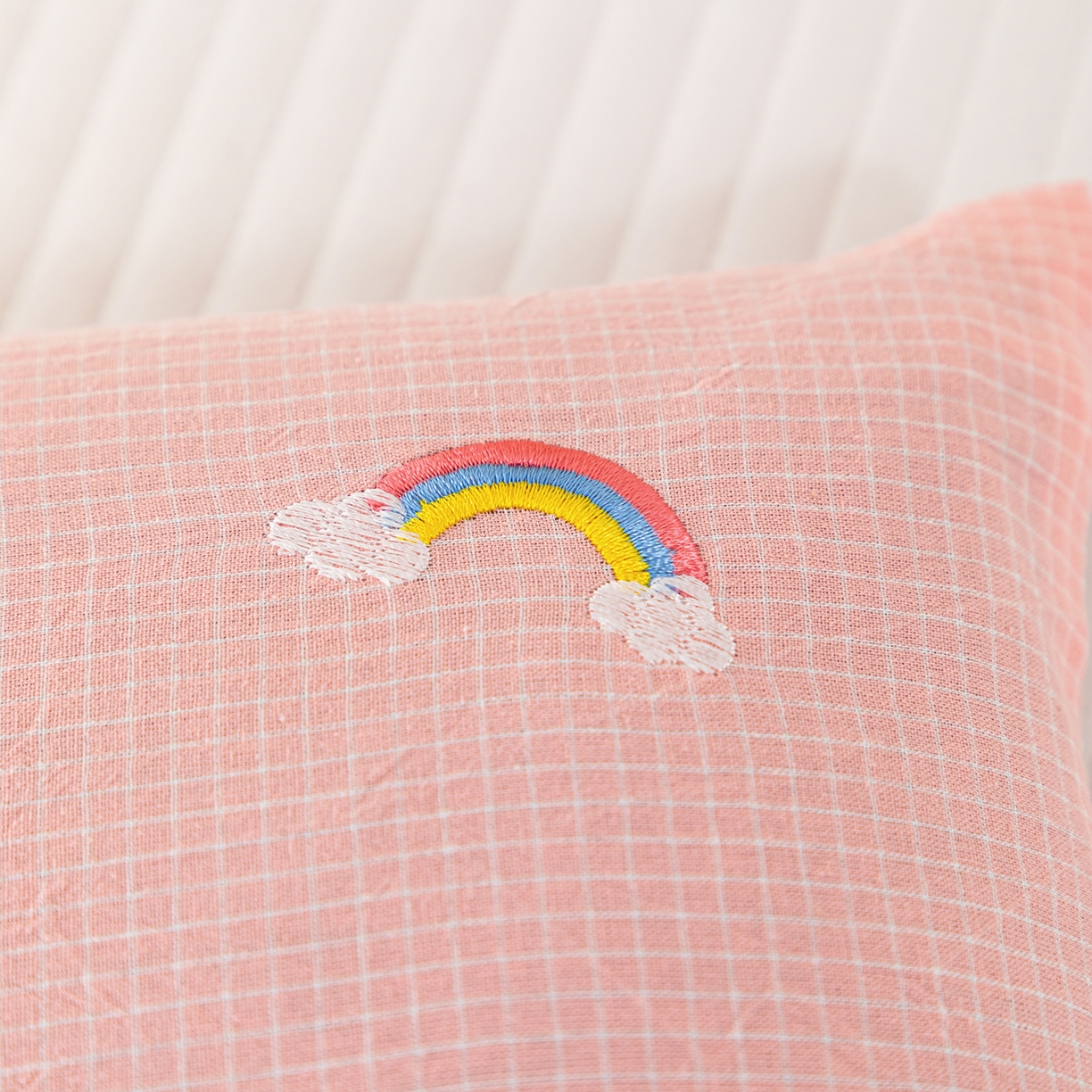 91家纺网 家纺一手货源 找家纺 织布人 2025新款枕芯全棉纯棉手提袋卡通婴幼儿童枕头学生枕开学季宿舍枕头枕芯 全棉卡通手提枕-彩虹飞马 30x50cm/只