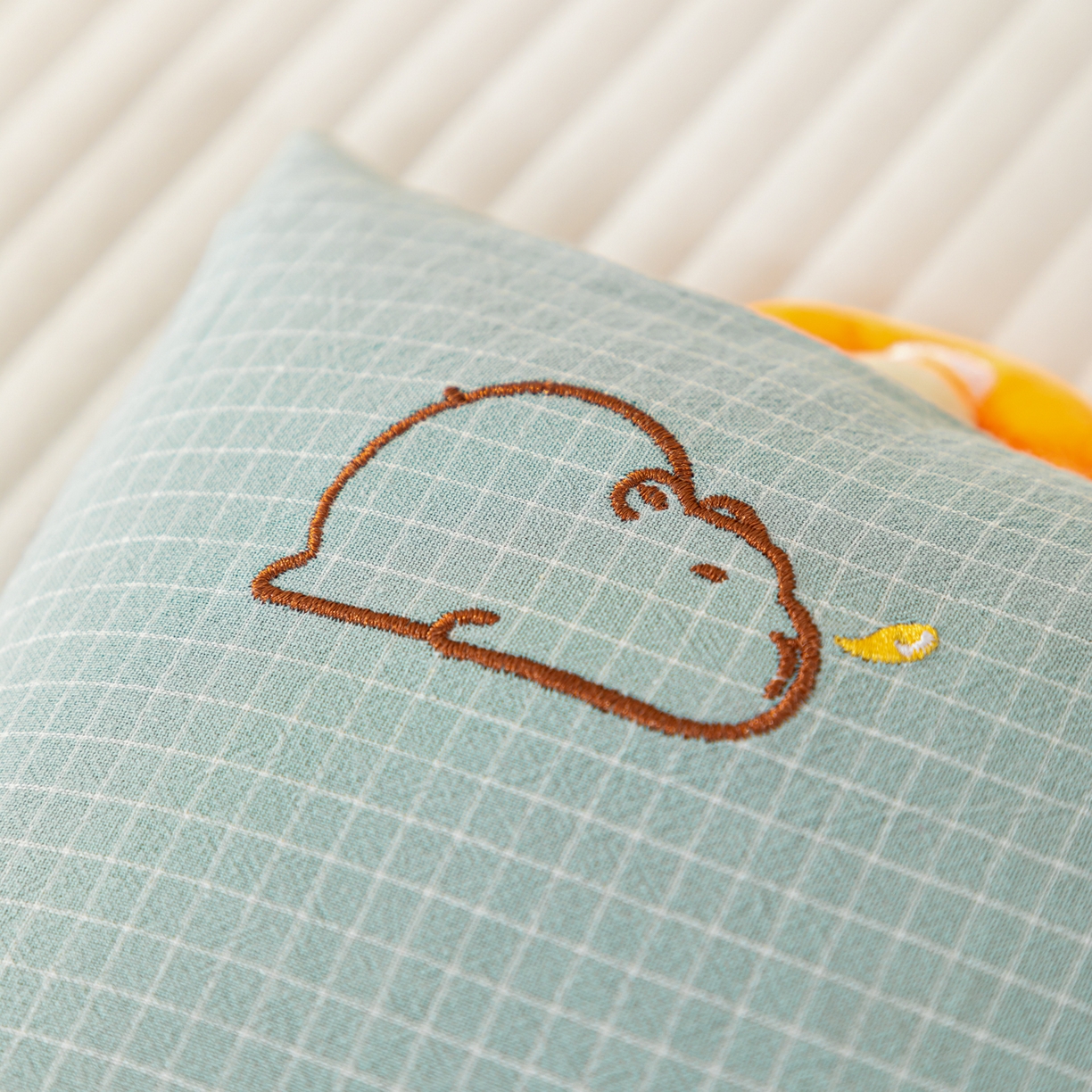 91家纺网 家纺一手货源 找家纺 织布人 2025新款枕芯全棉纯棉手提袋卡通婴幼儿童枕头学生枕开学季宿舍枕头枕芯 全棉卡通手提枕-调皮鸭 30x50cm/只