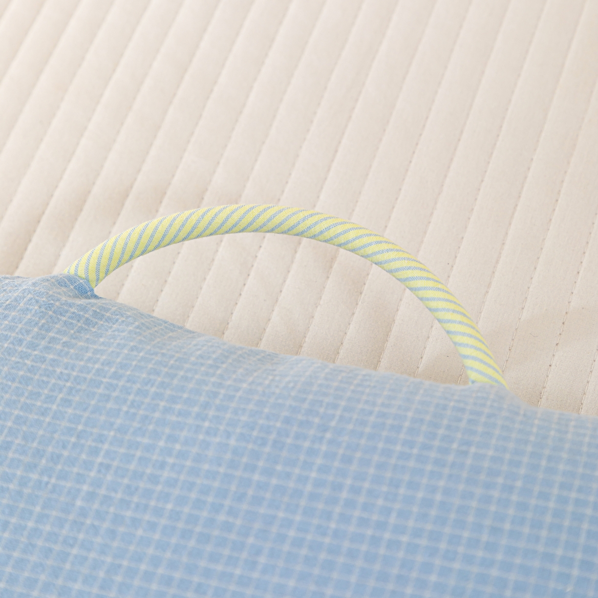 91家纺网 家纺一手货源 找家纺 织布人 2025新款枕芯全棉纯棉手提袋卡通婴幼儿童枕头学生枕开学季宿舍枕头枕芯 全棉卡通手提枕-火箭追星 30x50cm/只