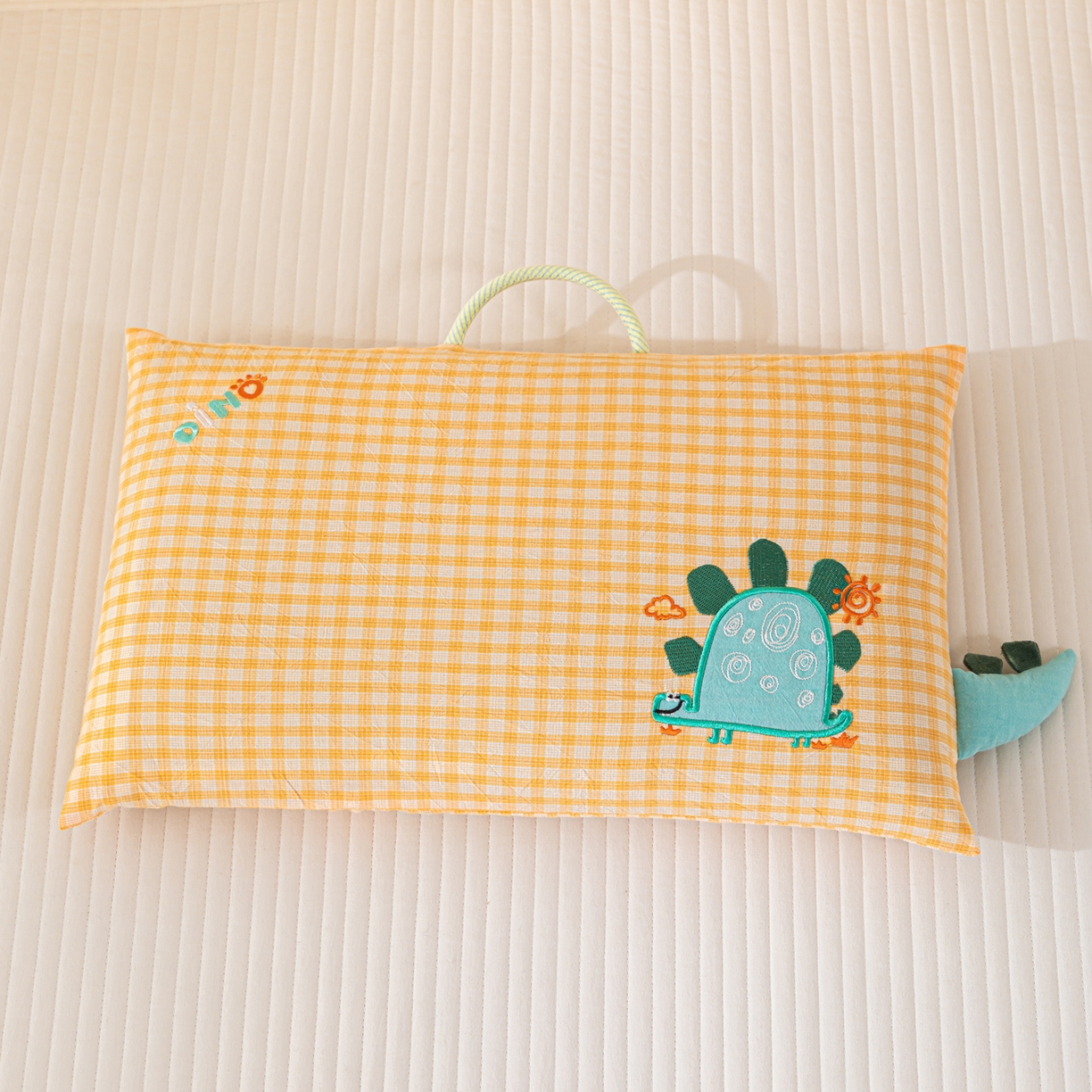 91家纺网 家纺一手货源 找家纺 织布人 2025新款枕芯全棉纯棉手提袋卡通婴幼儿童枕头学生枕开学季宿舍枕头枕芯 全棉卡通手提枕-狂奔的蜗牛 30x50cm/只