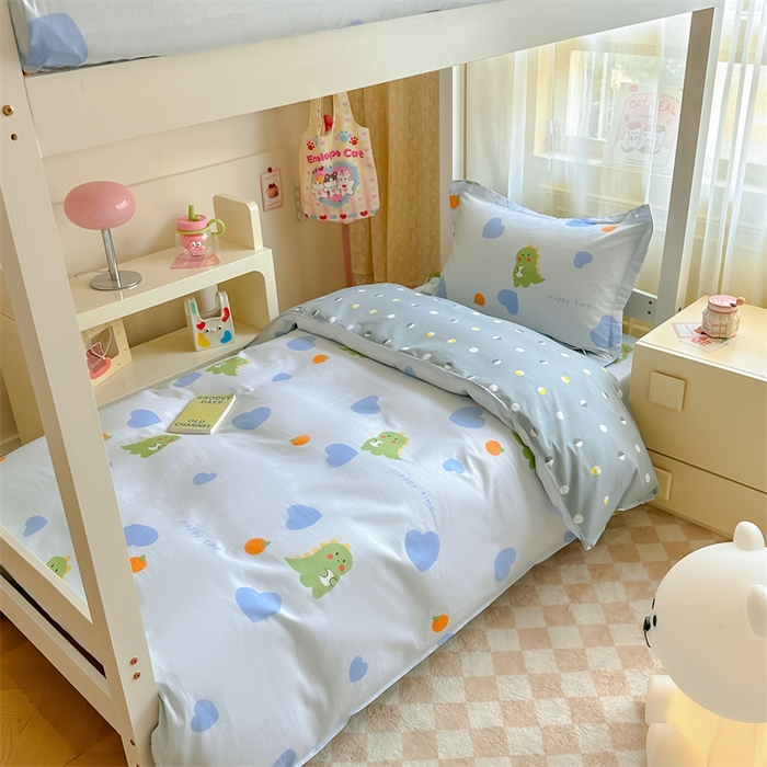 91家纺网 家纺一手货源 找家纺 小叮当家纺仓储工厂店 2025新款舒适亲肤全棉纯棉斜纹印花学生三件套 萌恋小龙