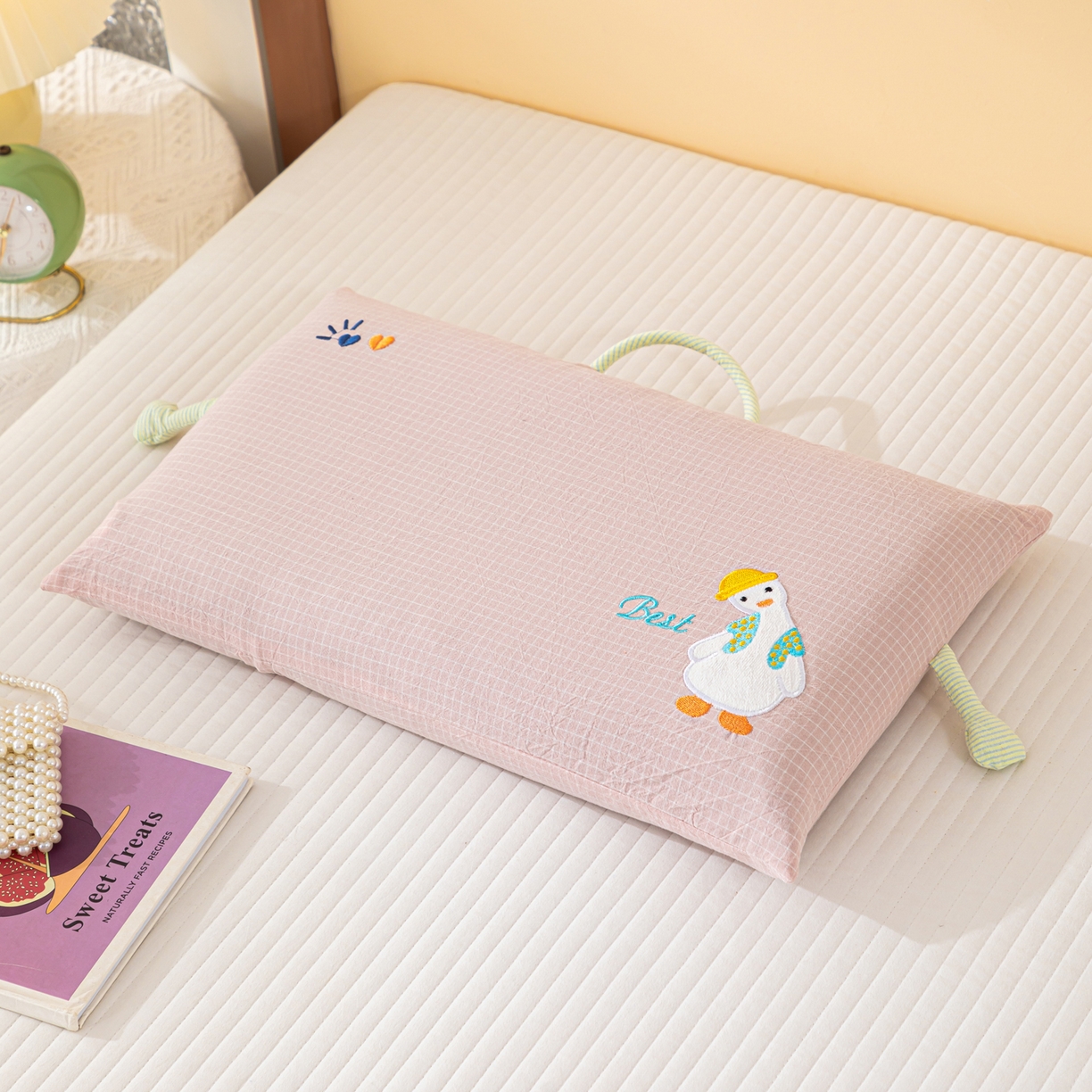 91家纺网 家纺一手货源 找家纺 织布人 2025新款枕芯全棉纯棉手提袋卡通婴幼儿童枕头学生枕开学季宿舍枕头枕芯 全棉卡通手提枕-你好呀 30x50cm/只