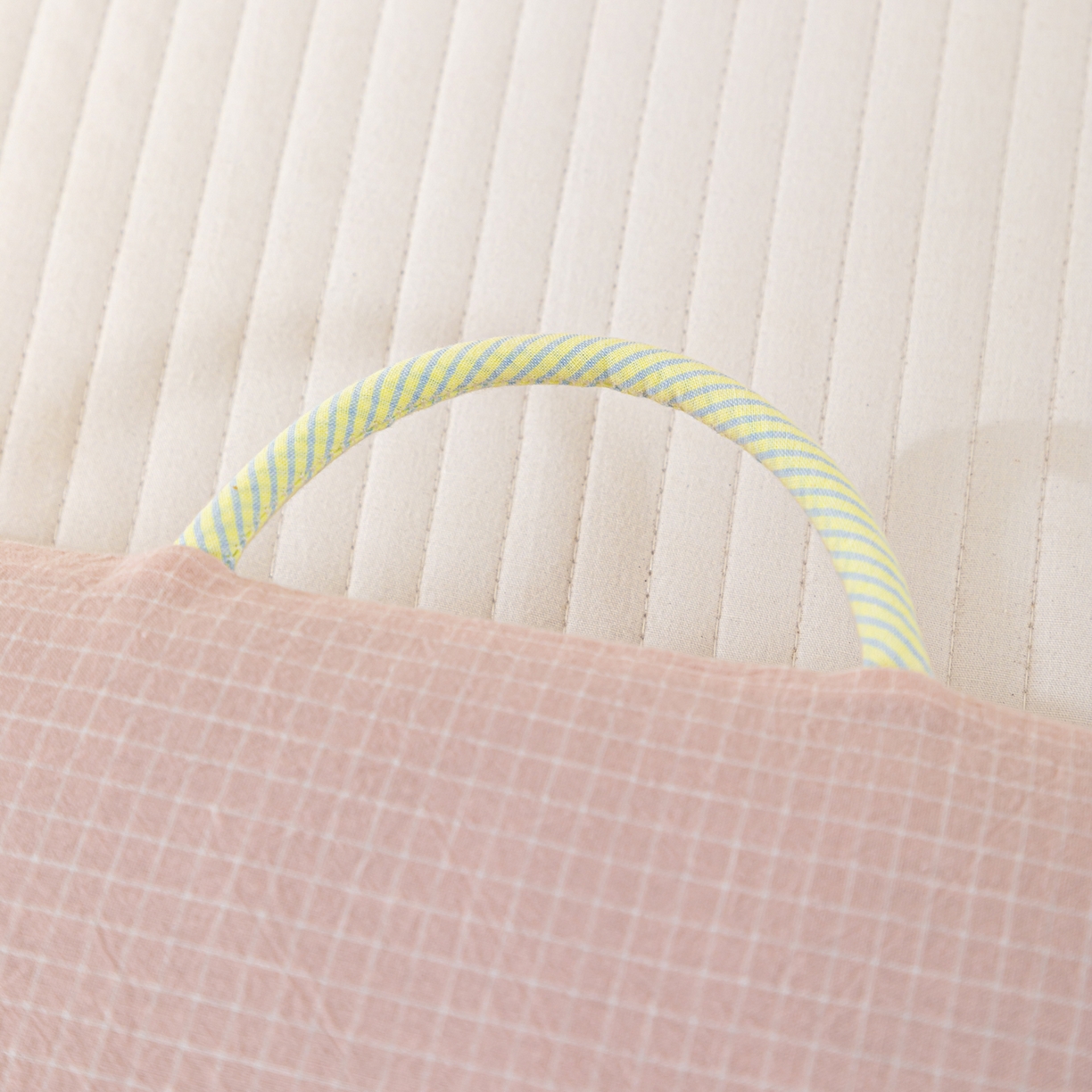 91家纺网 家纺一手货源 找家纺 织布人 2025新款枕芯全棉纯棉手提袋卡通婴幼儿童枕头学生枕开学季宿舍枕头枕芯 全棉卡通手提枕-你好呀 30x50cm/只