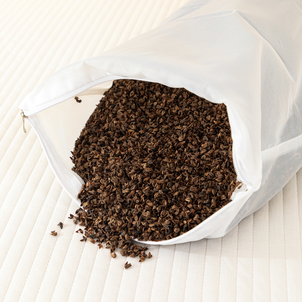 91家纺网 家纺一手货源 找家纺 织布人 2025新款枕芯全棉纯棉手提袋卡通婴幼儿童枕头学生枕开学季宿舍枕头枕芯 全棉卡通手提枕-螃蟹有钳 30x50cm/只