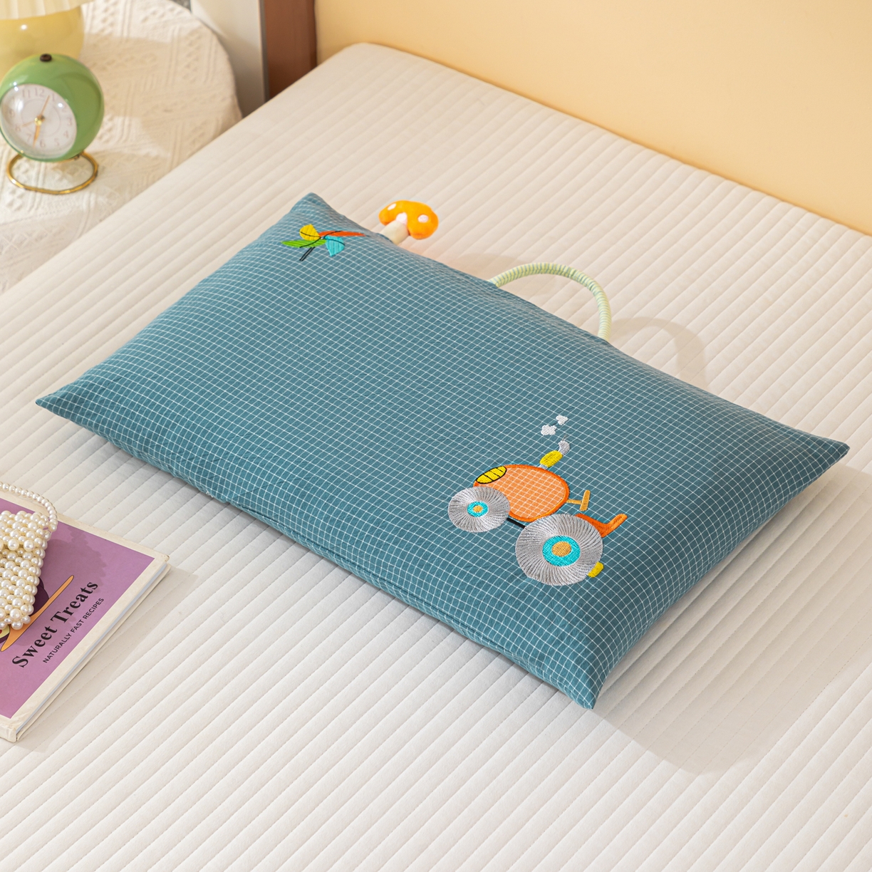 91家纺网 家纺一手货源 找家纺 织布人 2025新款枕芯全棉纯棉手提袋卡通婴幼儿童枕头学生枕开学季宿舍枕头枕芯 全棉卡通手提枕-拖拉机 30x50cm/只