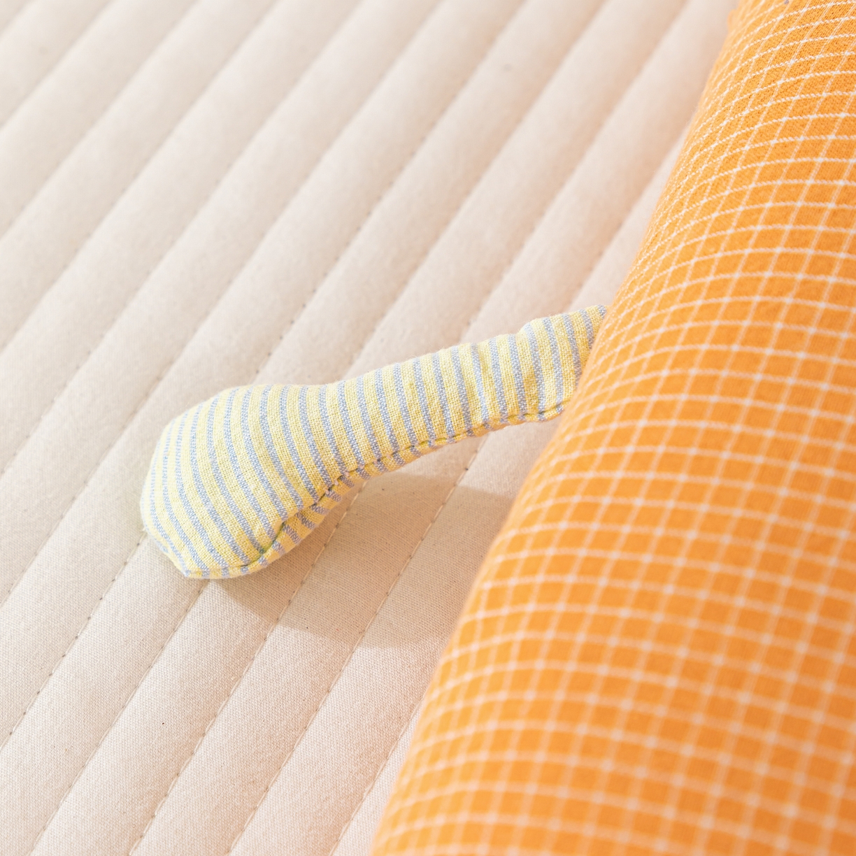 91家纺网 家纺一手货源 找家纺 织布人 2025新款枕芯全棉纯棉手提袋卡通婴幼儿童枕头学生枕开学季宿舍枕头枕芯 全棉卡通手提枕-小鸡唱歌 30x50cm/只