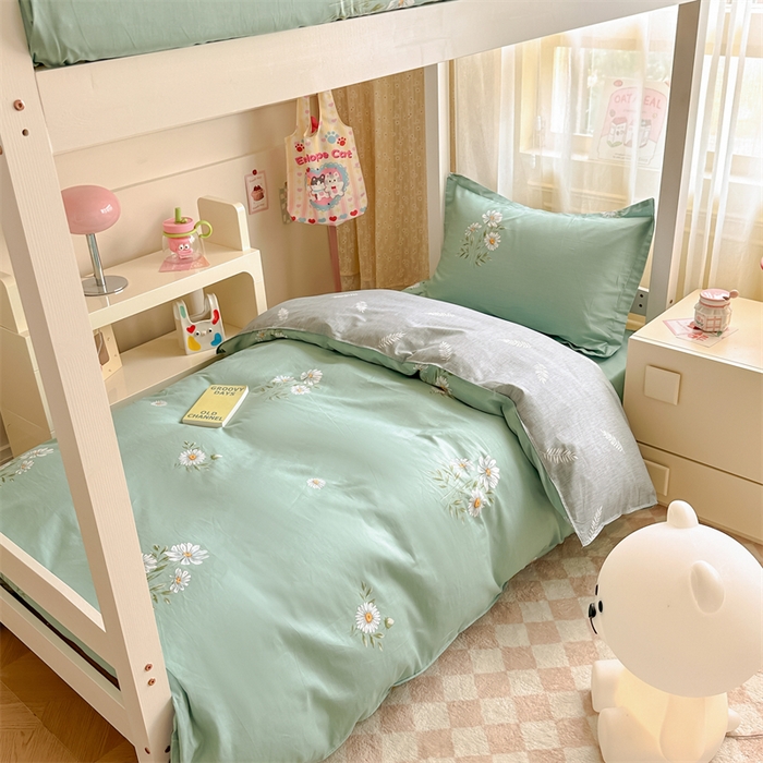 91家纺网 家纺一手货源 找家纺 小叮当家纺仓储工厂店 2025新款舒适亲肤全棉纯棉斜纹印花学生三件套 清新雏菊