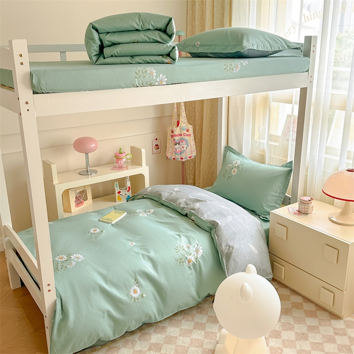 91家纺网 家纺一手货源 找家纺 小叮当家纺仓储工厂店 2025新款舒适亲肤全棉纯棉斜纹印花学生三件套 清新雏菊