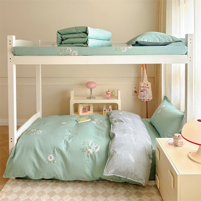 91家纺网 家纺一手货源 找家纺 小叮当家纺仓储工厂店 2025新款舒适亲肤全棉纯棉斜纹印花学生三件套 清新雏菊