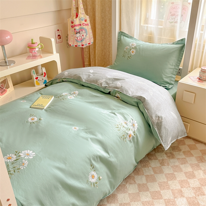 91家纺网 家纺一手货源 找家纺 小叮当家纺仓储工厂店 2025新款舒适亲肤全棉纯棉斜纹印花学生三件套 清新雏菊