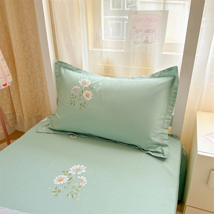 91家纺网 家纺一手货源 找家纺 小叮当家纺仓储工厂店 2025新款舒适亲肤全棉纯棉斜纹印花学生三件套 清新雏菊