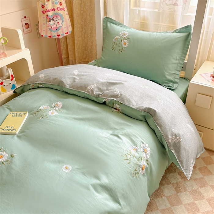 91家纺网 家纺一手货源 找家纺 小叮当家纺仓储工厂店 2025新款舒适亲肤全棉纯棉斜纹印花学生三件套 清新雏菊