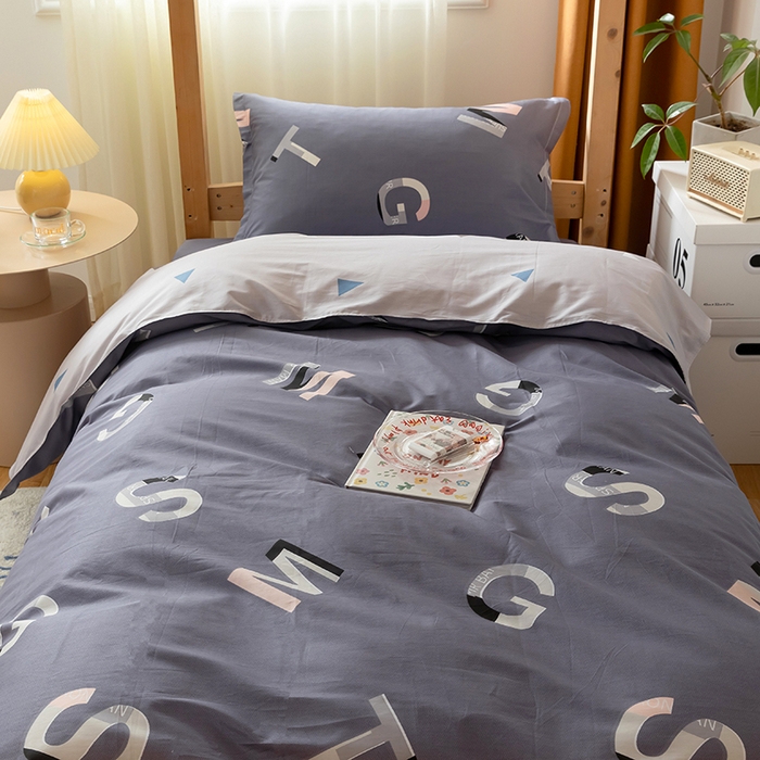 91家纺网 家纺一手货源 找家纺 小叮当家纺仓储工厂店 2025新款舒适亲肤全棉纯棉斜纹印花学生三件套 文艺青年